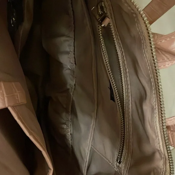 Like new freshly picked diaper bag - Picture 2 of 3